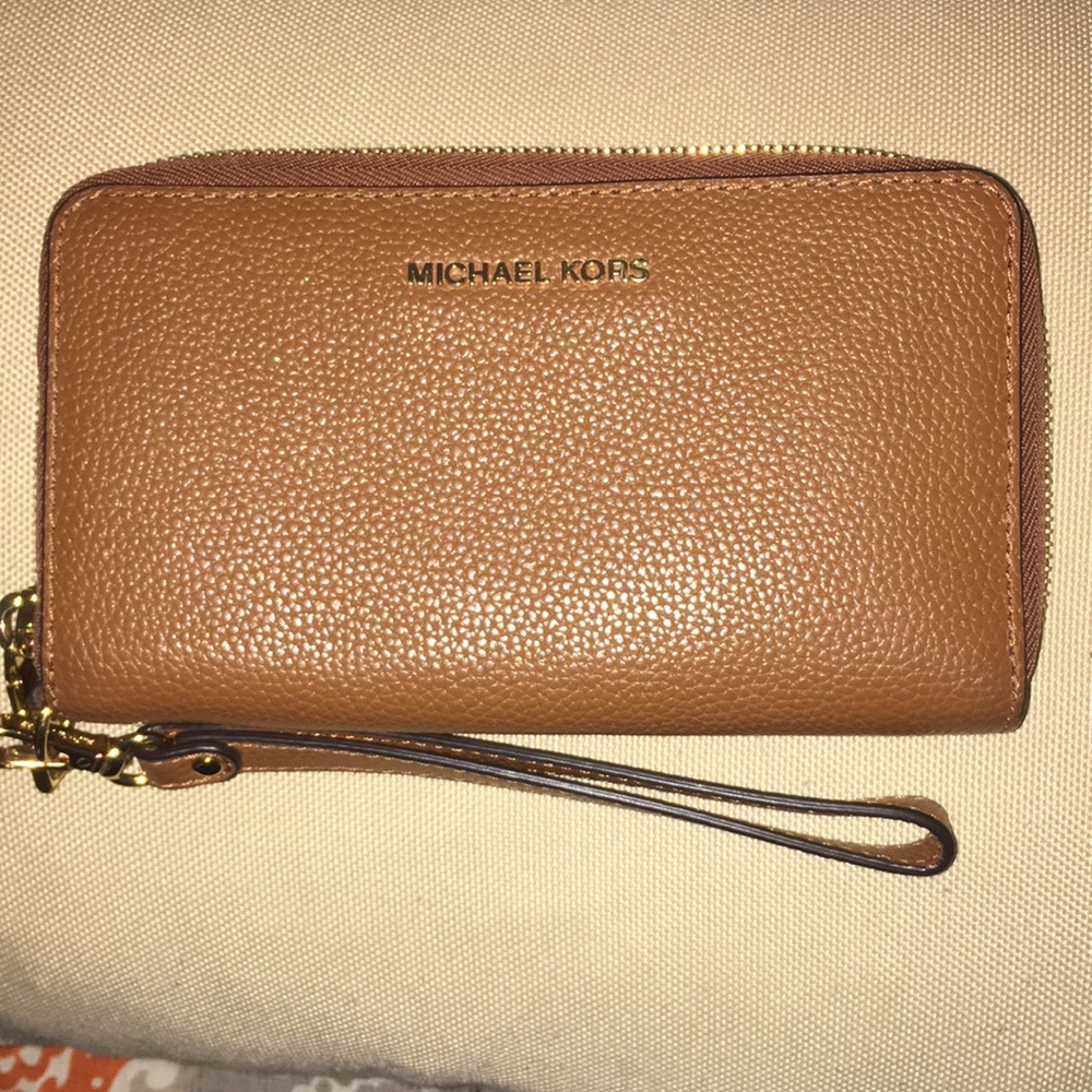 Michael Michael Kors Mercer Wristlet Wallet.
